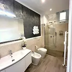 Elegant Boutique Via Nizza